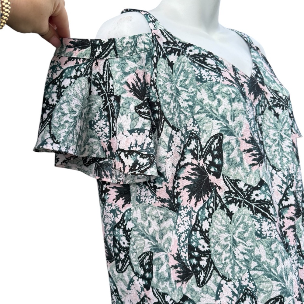 Bebe Cold-Shoulder Top With A Leaf-Pattern Design - image 2